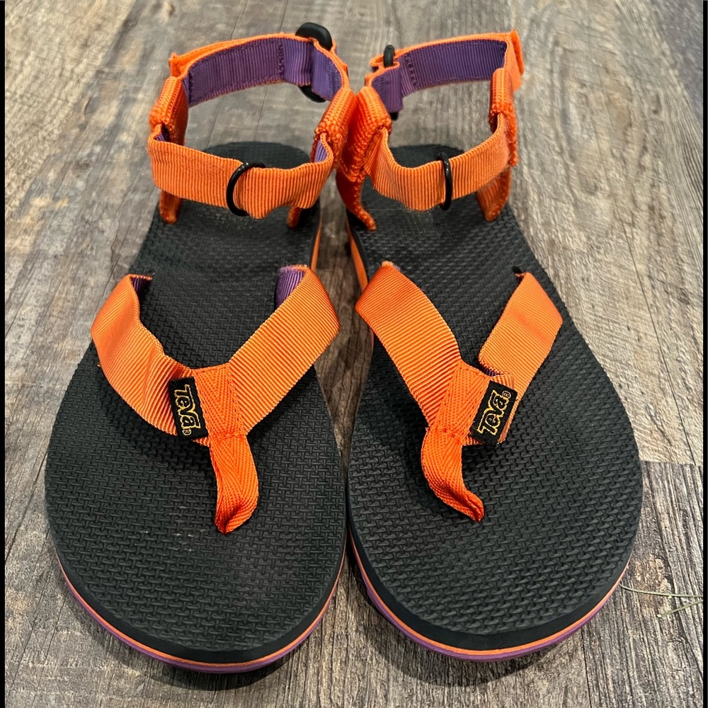 TEVA Retro Strap Sandal, Womens 7, Orange & Purple